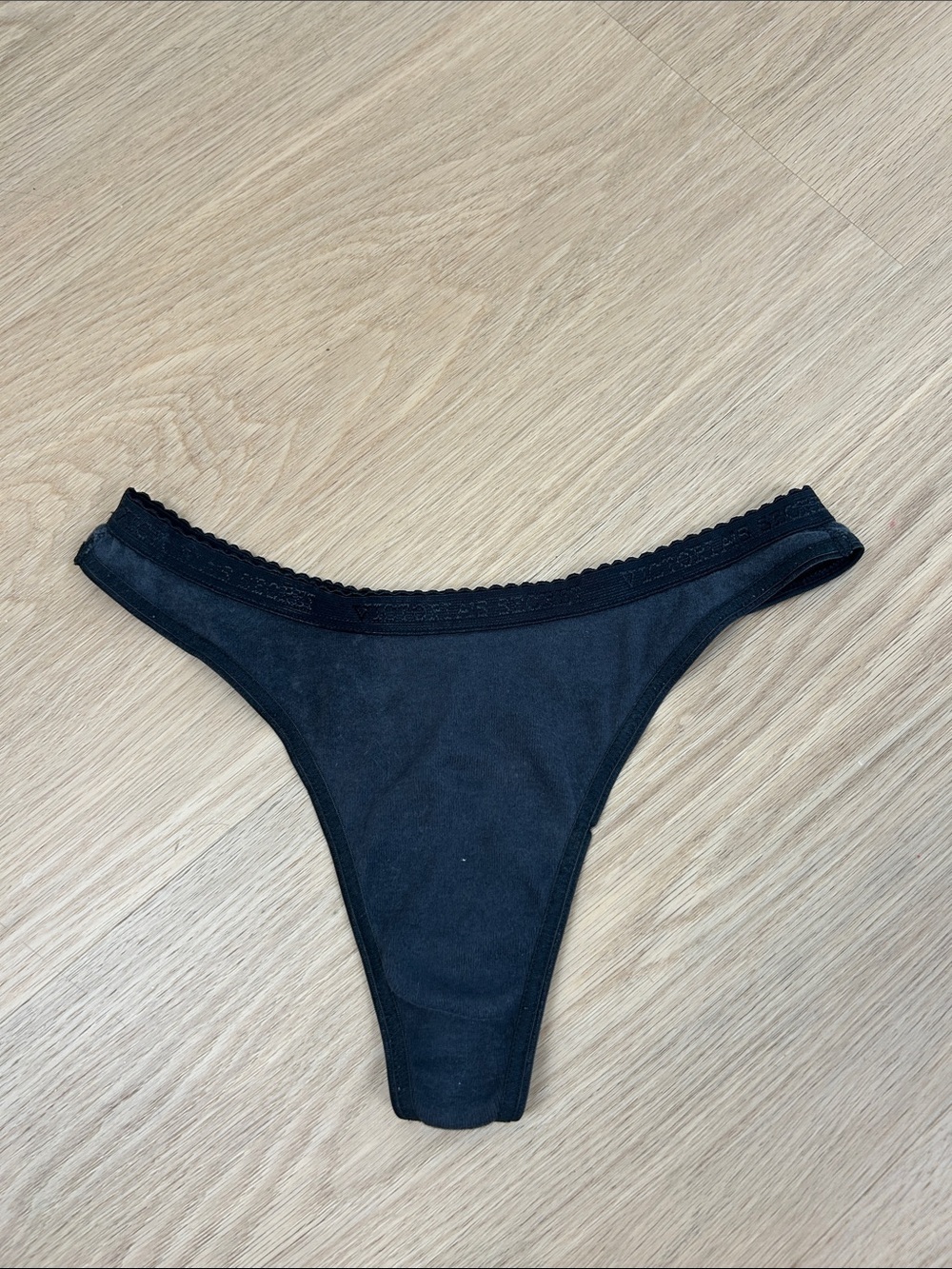 2000’s Y2K Vintage Victoria’s Secret Low-Rise Thong Panty S